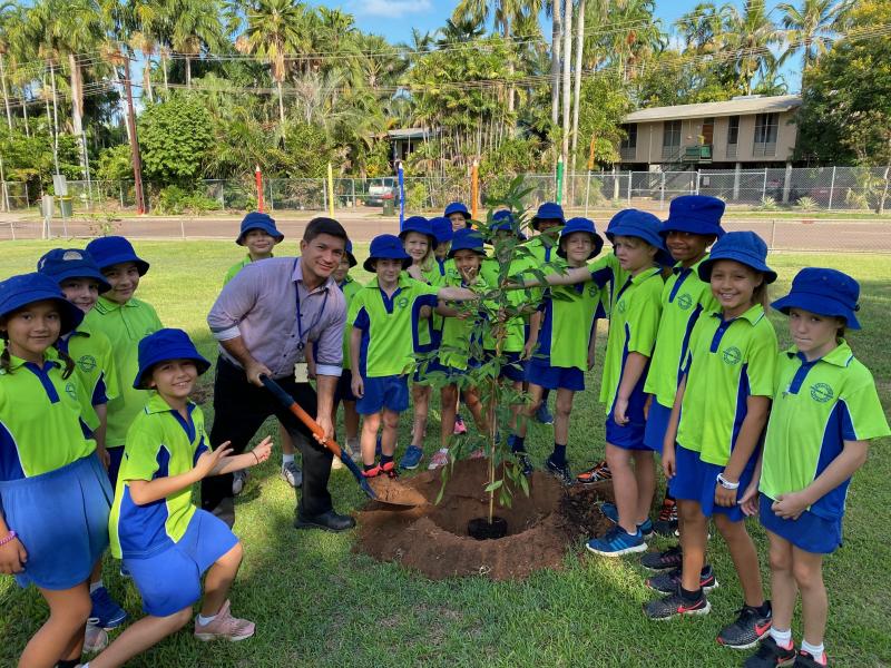 Alderman Jimmy Bouhoris and Year 3/4 Vavlas planting the first tree.